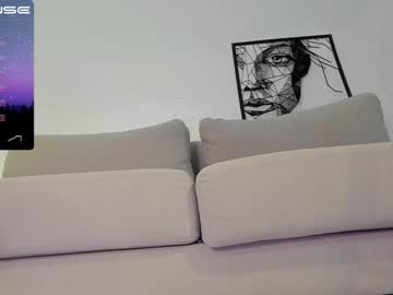 webcam girl lucie_beltran live cam image #3685523