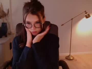 webcam girl bitter_moon live cam image #6888022