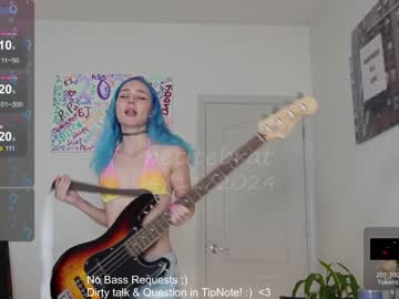webcam girl petitebrat live cam image #6799860