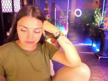 webcam girl alma_pearl live cam image #2620155