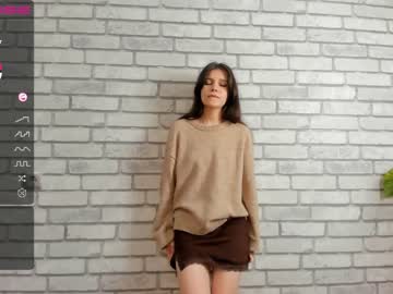 webcam girl carolynjacquelins live cam image #3211898