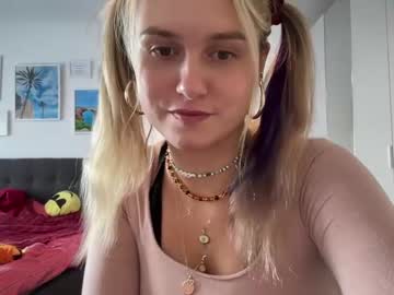 webcam girl sarahsapling live cam image #5613861