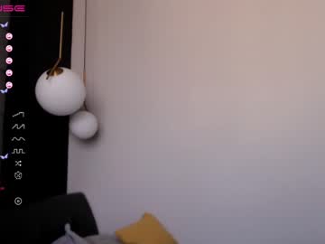 webcam girl small_blondee live cam image #1922713