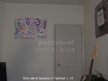 webcam girl petitebrat live cam image #6779124