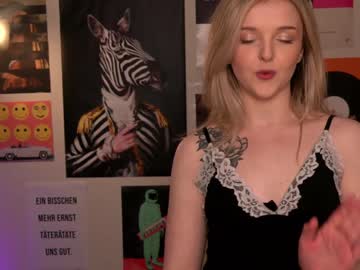 webcam girl lucydelovely live cam image #6752324