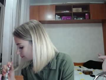 webcam girl melena_shy live cam image #209723