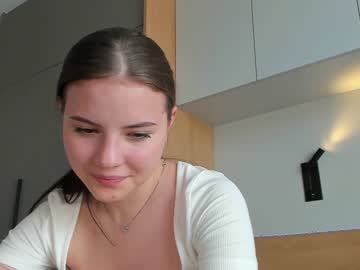 webcam girl sweetie_karoline live cam image #2176296