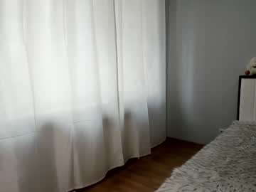 webcam girl emily_gold1 live cam image #2203548