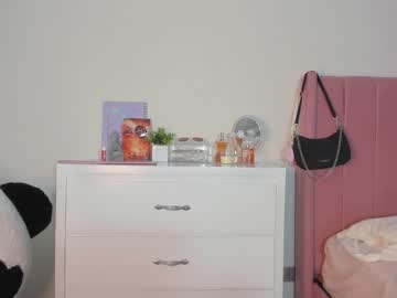 webcam girl veroniqe_lounge live cam image #1250168
