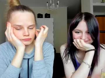 webcam couple sophie_and_rachelss live cam image #3667483