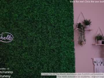 webcam girl runesy live cam image #3435135