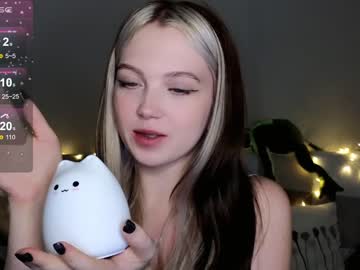webcam girl small_blondee live cam image #5643591