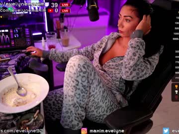 webcam girl evelyne92 live cam image #5645928