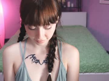 webcam girl ella_knockers_xl live cam image #2196144
