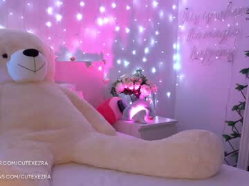 webcam girl ezra live cam image #1603277
