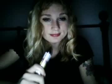 webcam girl kyliemetalgirl2002 live cam image #220465