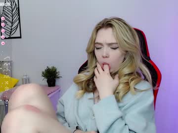 webcam girl small_blondee live cam image #3874806
