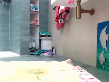 webcam girl lets_slip_and_slide live cam image #5696515