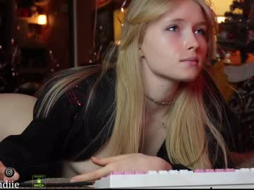 webcam girl bestblondiiecb live cam image #6383972