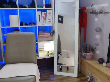 webcam girl taralanes live cam image #402114
