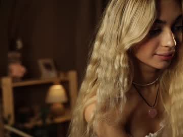 webcam girl cuteelsa_ live cam image #5224853