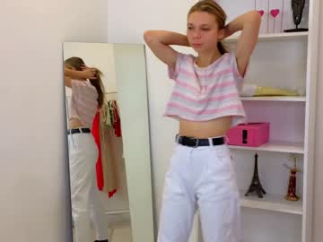 webcam girl francesmontes live cam image #5674424