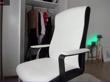 webcam girl roxy_blue_eyed_ live cam image #5384075