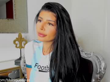 webcam girl moniqueeass live cam image #4139859