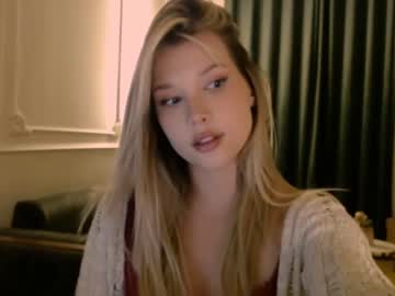 webcam girl bitter_moon live cam image #3640886