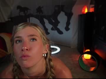 webcam girl lucy_gooosey live cam image #6895342
