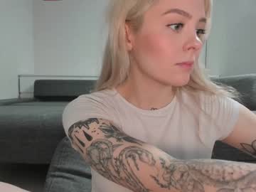 webcam girl honey_sunshine live cam image #2220579