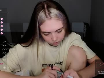 webcam girl small_blondee live cam image #5592149