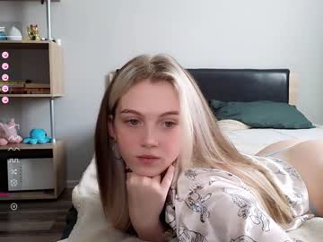 webcam girl small_blondee live cam image #5404797