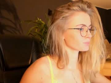 webcam girl linellali live cam image #2965451