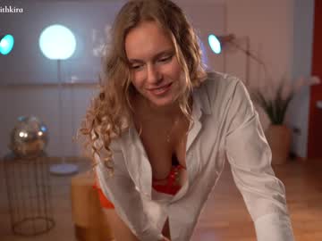 webcam girl chillwithkira live cam image #4484373