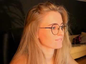 webcam girl linellali live cam image #2972853