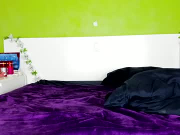 webcam girl lily_holy live cam image #5135772