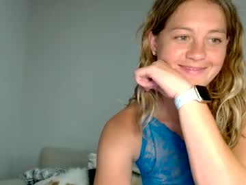 webcam girl rebfields live cam image #2590167