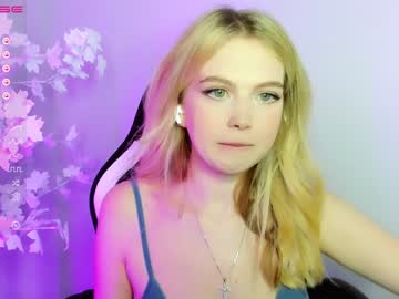 webcam girl small_blondee live cam image #3797512