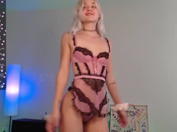 webcam girl petitebrat live cam image #5442452