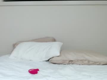 webcam girl hornypetitegirl77 live cam image #3309038