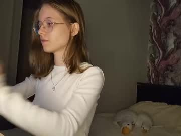 webcam girl lowress live cam image #7090331
