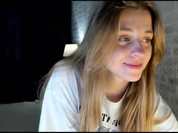 webcam girl sweet_sophieeee live cam image #4868599