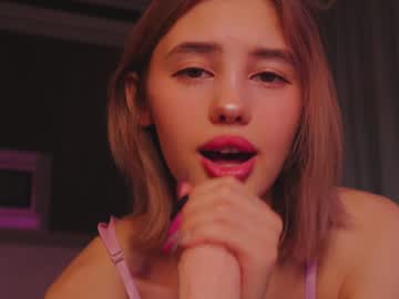webcam girl angella_kleee live cam image #3298990