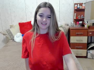 webcam girl emmika_ live cam image #3185590