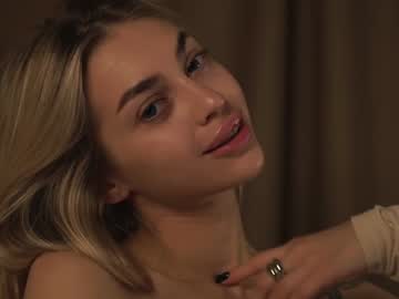 webcam girl cuteelsa_ live cam image #5368997