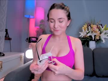 webcam girl littlee33 live cam image #4983735