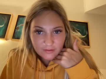 webcam girl maee23 live cam image #3779846