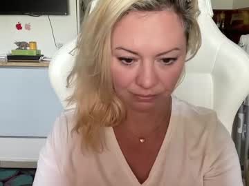 webcam girl kiradivine live cam image #4646820