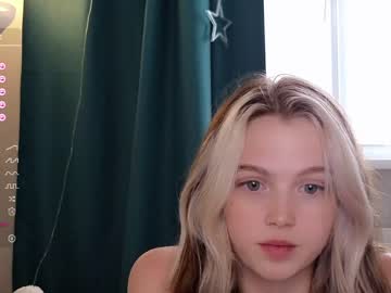 webcam girl small_blondee live cam image #5233355
